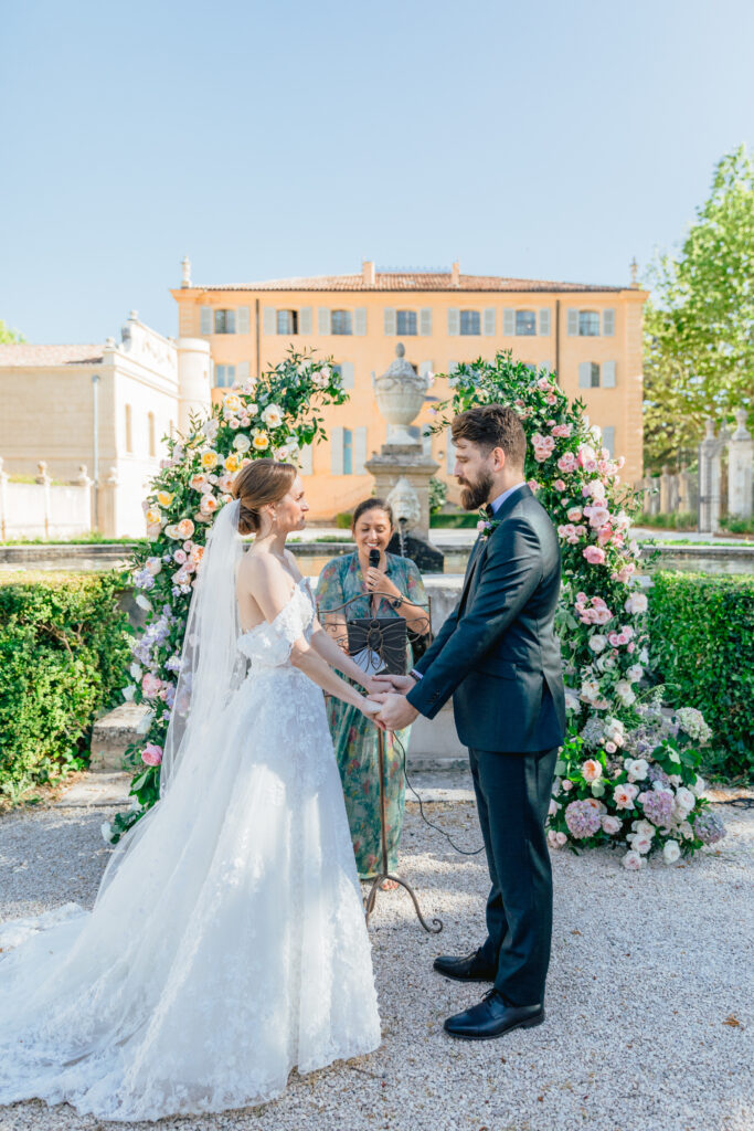 Cérémonie laïque au château de Fonscolombe. Myceremonie, officiant de Cérémonie Laïque en Provence.