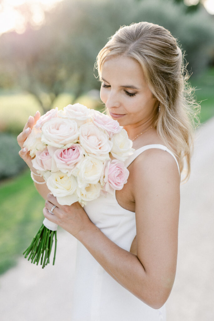 Mariage au Mas de la Rose. Cérémonie laïque célébrée par Myceremonie, officiant de cérémonie laïque en Provence.